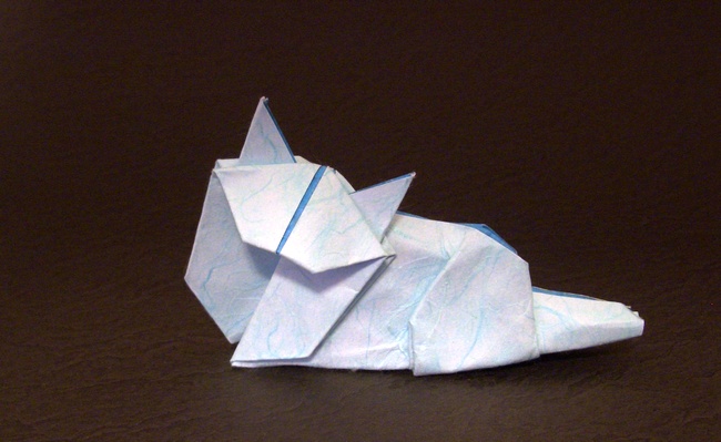 Origami Persian cat by Kunihiko Kasahara. Folded from a square of double-sided mulberry paper by Gilad Aharoni on giladorigami.com