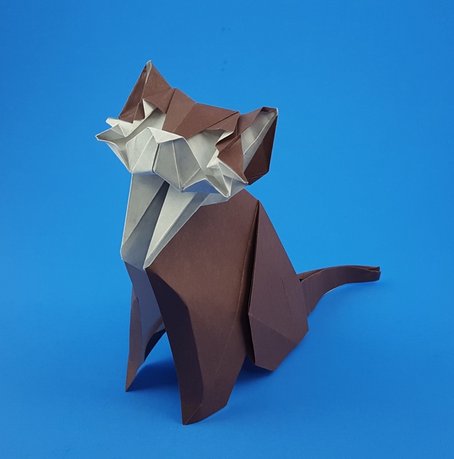 Origami Cat by Yoo Tae Yong. Folded from a square of Fadeless Earth's Treasures Art Paper by Gilad Aharoni on giladorigami.com