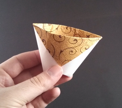 Origami Cup by Traditional. Folded by Gilad Aharoni on giladorigami.com