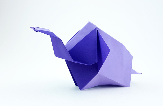 Origami Two-Toned Origamido elephant by Richard L. Alexander. Folded from a square of duo origami paper by Gilad Aharoni on giladorigami.com