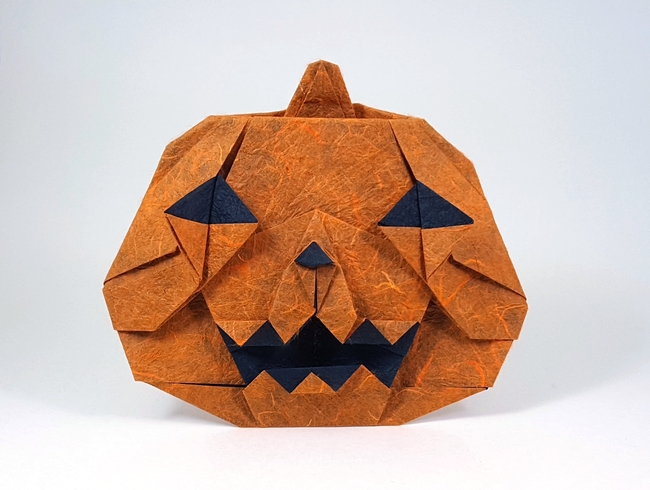 Origami Jack-o'-lantern by Miyamoto Chuya. Folded from a square of Duo Thai paper by Gilad Aharoni on giladorigami.com