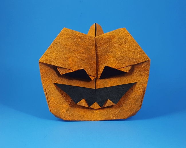 Origami Jack-o'-lantern dish by Ishibashi Hideo. Folded from a square of Duo Thai paper by Gilad Aharoni on giladorigami.com