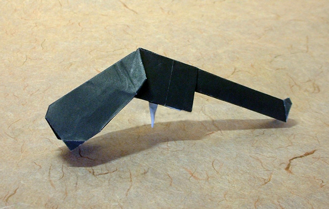Origami Pistol by Makoto Yamaguchi. Folded by Gilad Aharoni on giladorigami.com