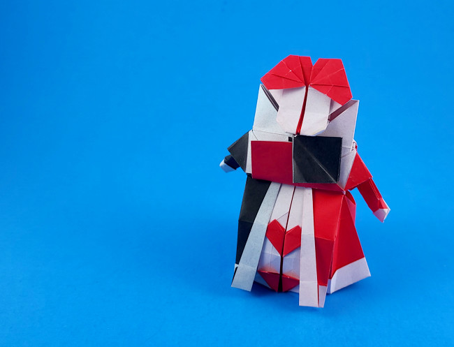 Origami Queen of hearts by Mitsuda Shigeru. Folded by Gilad Aharoni on giladorigami.com