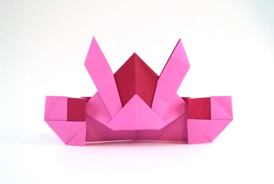 Origami Samurai helmet by Makoto Yamaguchi. Folded by Gilad Aharoni on giladorigami.com