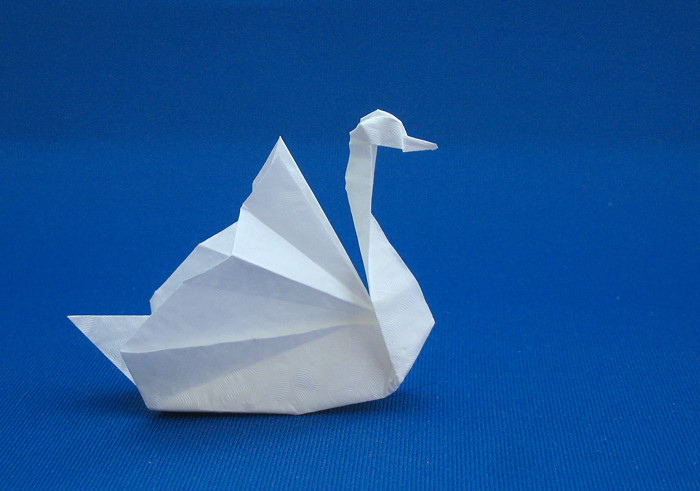 Origami Swan by Kunihiko Kasahara. Folded by Gilad Aharoni on giladorigami.com
