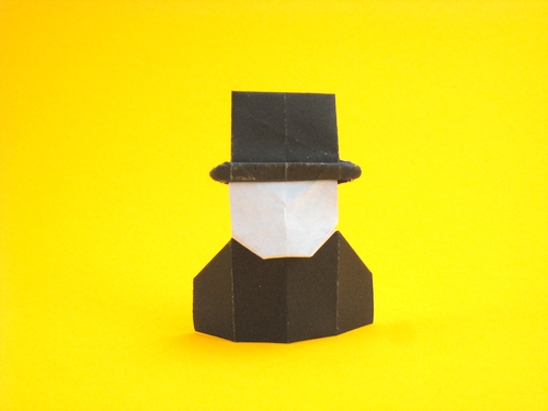 Origami Toff by David Petty. Folded from a rectangle of origami paper by Gilad Aharoni on giladorigami.com