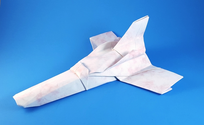 Origami Viper Mark II (Battlestar Galactica) by Veronique Leveque. Folded from a square of cardstock by Gilad Aharoni on giladorigami.com