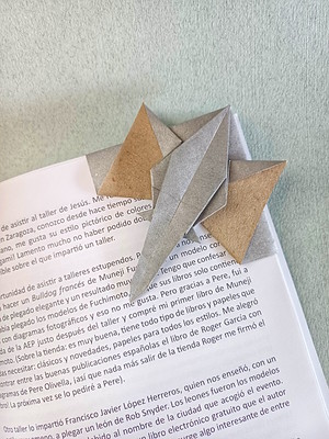 Origami Elephant bookmark by Pere Olivella on giladorigami.com