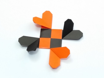 Origami Heart coaster by Ogura Takako on giladorigami.com