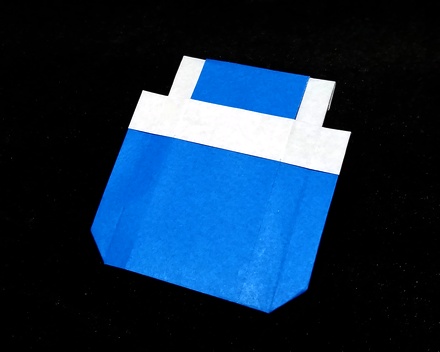 Origami Bedding or pillow-shaped pocket by Takagi Hiromi on giladorigami.com
