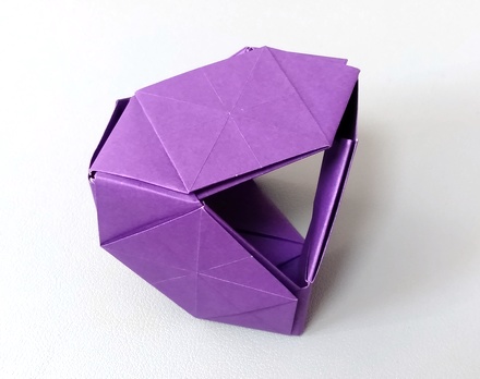 Origami Hollow cube by Catherine Abbott on giladorigami.com