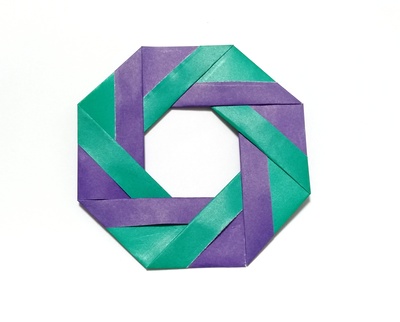 Origami Mosaic wreath by Julie Bodewein on giladorigami.com