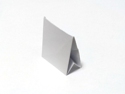 Origami Standing name card by Yamamoto Fumiko on giladorigami.com