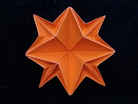 Origami Star decoration by Carole Restall on giladorigami.com